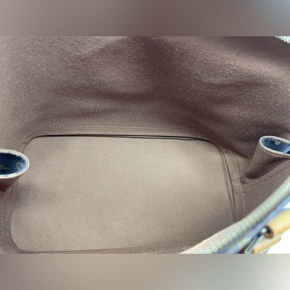 Louis Vuitton Alma Monogram HandBag - Picture 9 of 16